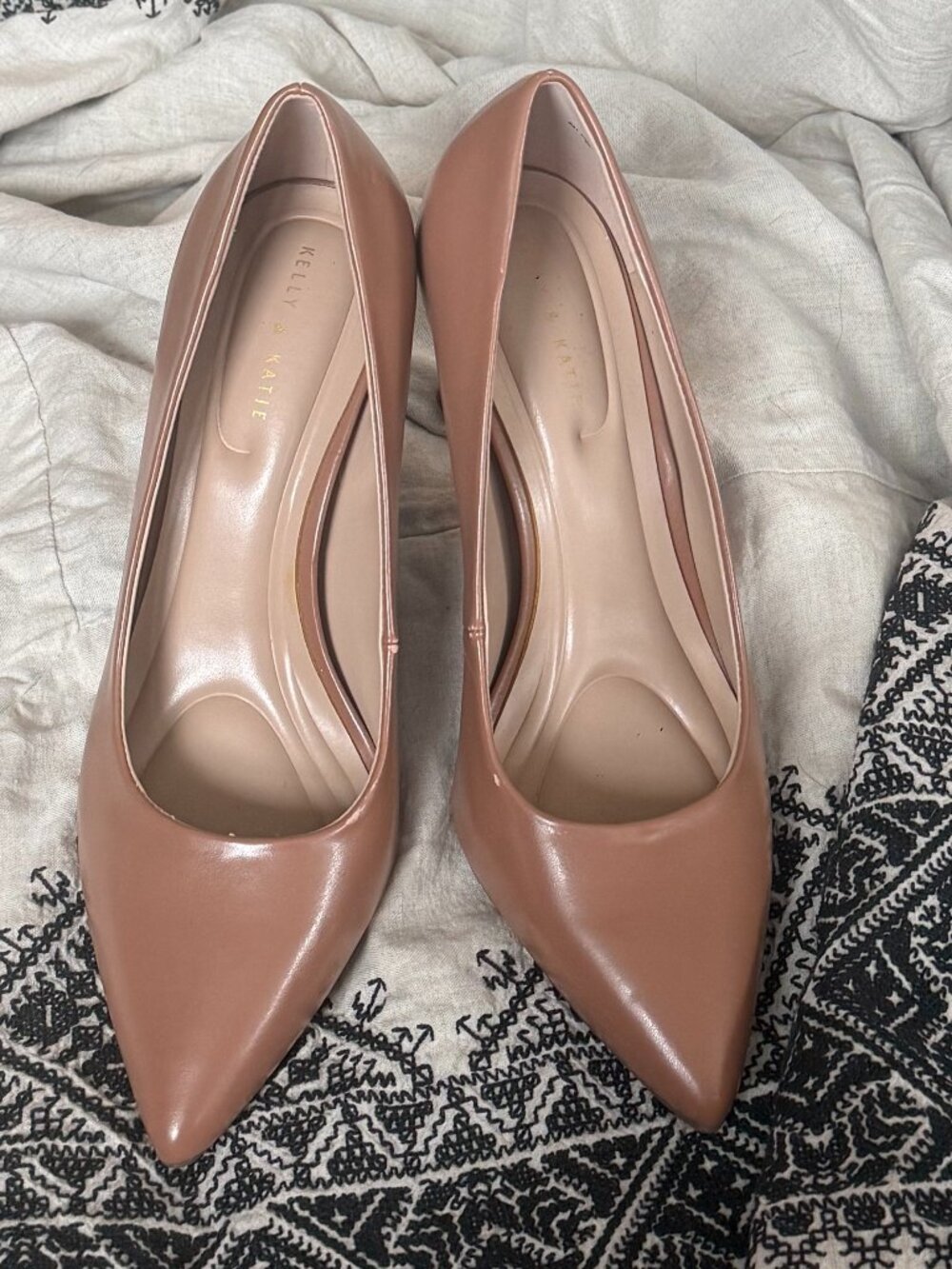 Kelly & Katie Emmie Pointed Toe Pump Nude Taupe 3" Heel Size 9.5